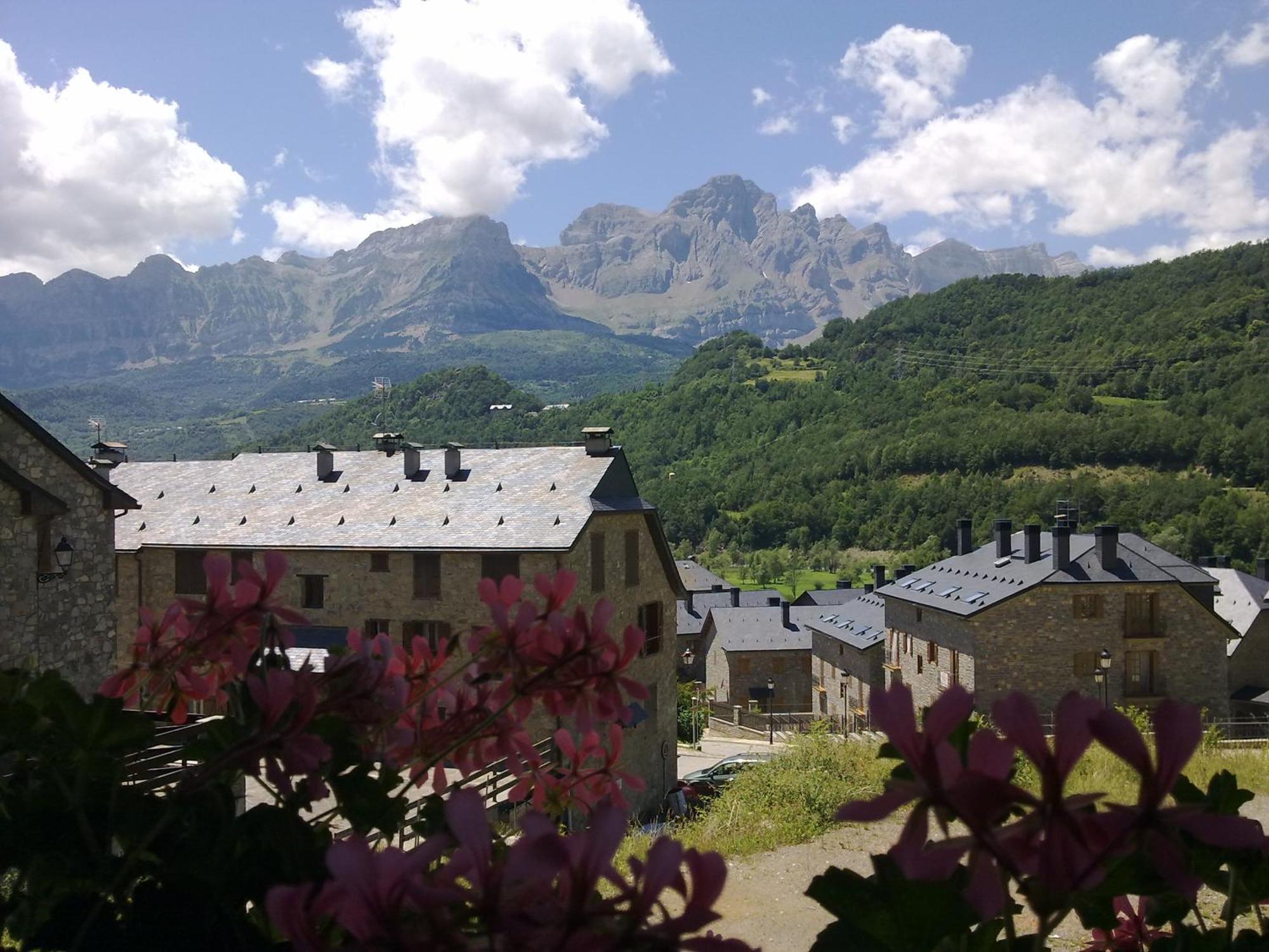 Vistas Espectaculares, Wifi Y Parking Apartment El Pueyo de Jaca Exterior foto
